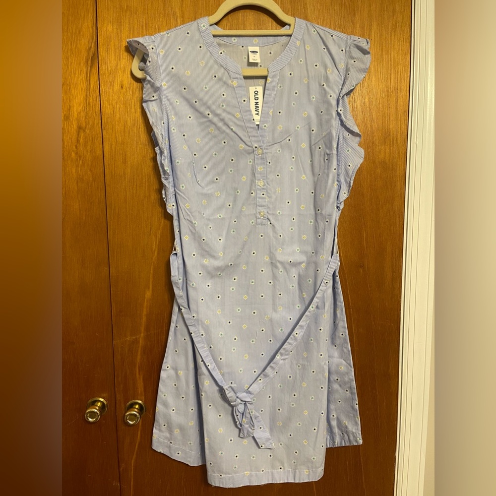 Old Navy Dress
Lightweight Fabric 
Size: Medium
NWT